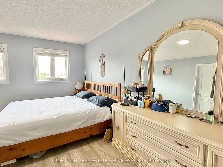 2037 Bur Oak Ave — Photo 24