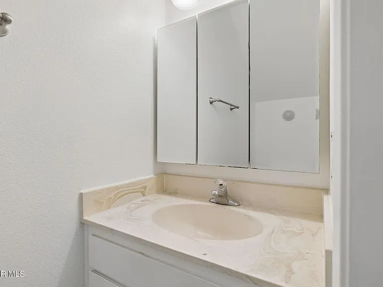 201 S Ventura Rd #7 — Photo 19