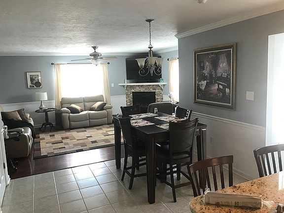 Breakfast area into GR