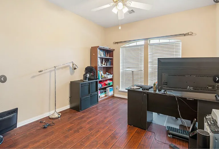 2205 Pittner Ln — Photo 4
