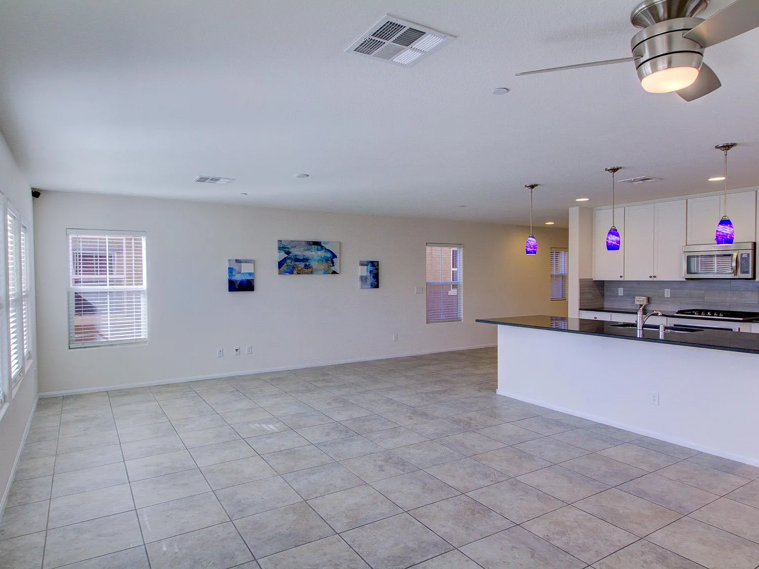 4 bed, 3.0 bath, 2469 sqft, $957 — Photo 4