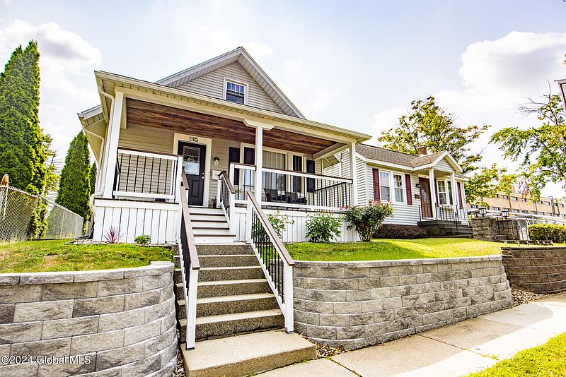 3rd image of 1116 7th Avenue