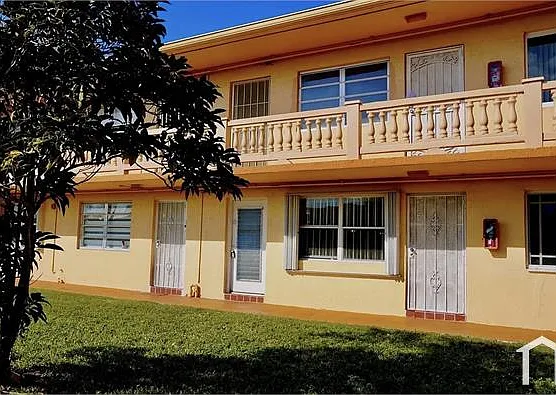 1 bed, 836 sqft, $2,072 — Photo 2