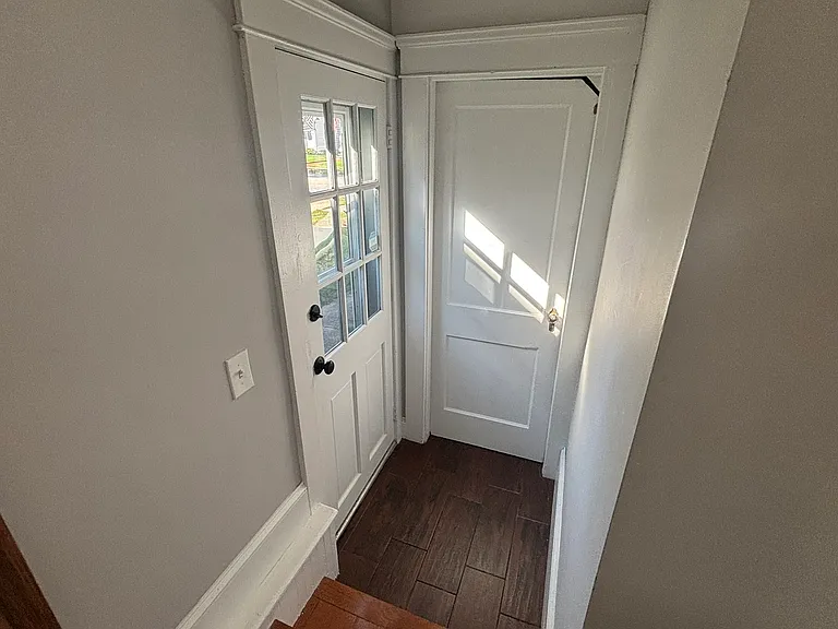 Warwick Ave — Photo 35