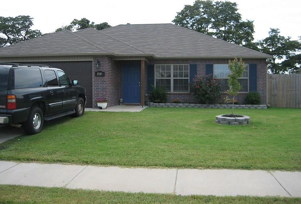 1st image of 1541 Forest Dr