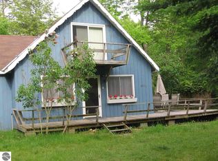 9021 Lakeside Ave, Onekama, MI 49675