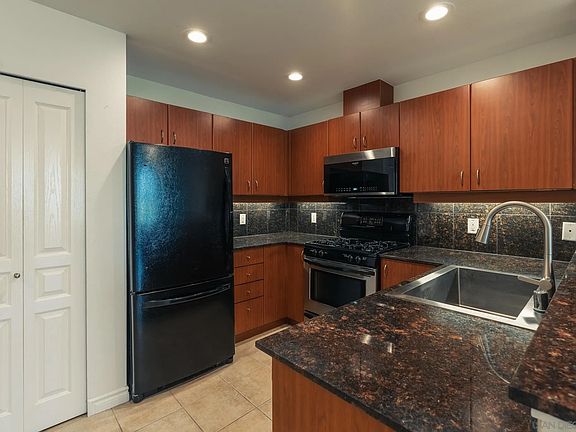 5th image of 300 W Beech St Unit 404