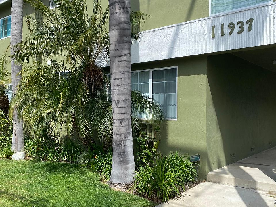 1st image of 11937 W Jefferson Blvd #4