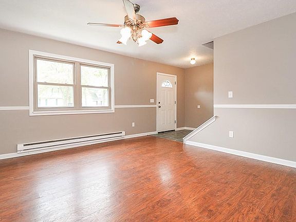 2nd image of 446 Carol Ln