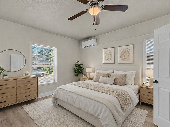 5th image of 305 NW 23rd St APT 101