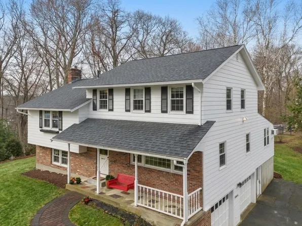 11 Ethelyn Cir, Maynard, MA 01754