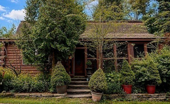 3rd image of 347 Kinnebrook Rd
