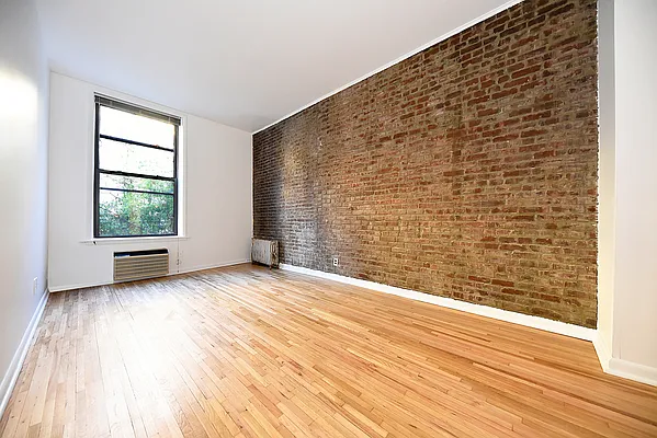 Rented by Buchbinder & Warren | media 9