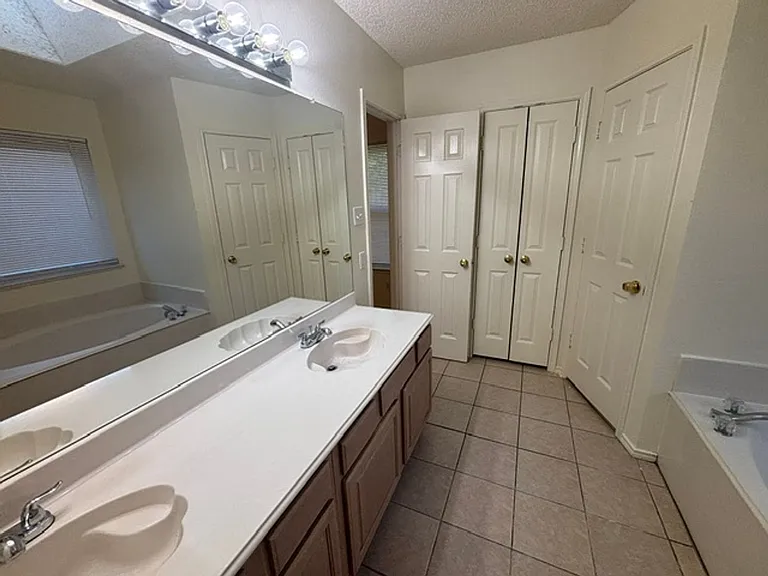 8728 Elbe Trl — Photo 13