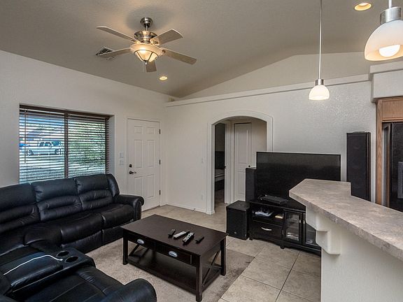 5th image of 3430 Iroquois Ln
