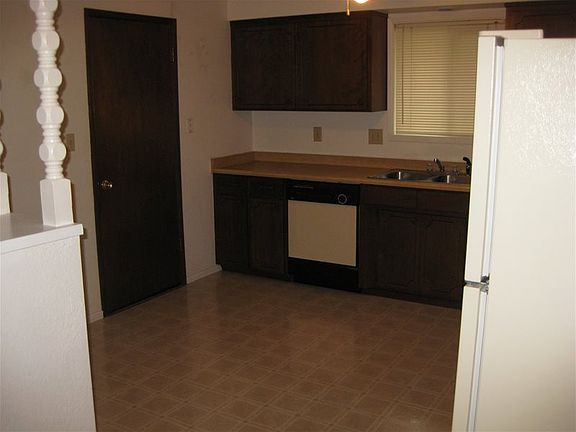 5th image of 2454 Siskiyou Blvd