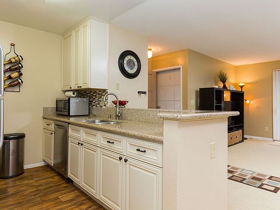 4th image of 2521 W Sunflower Ave Unit M8