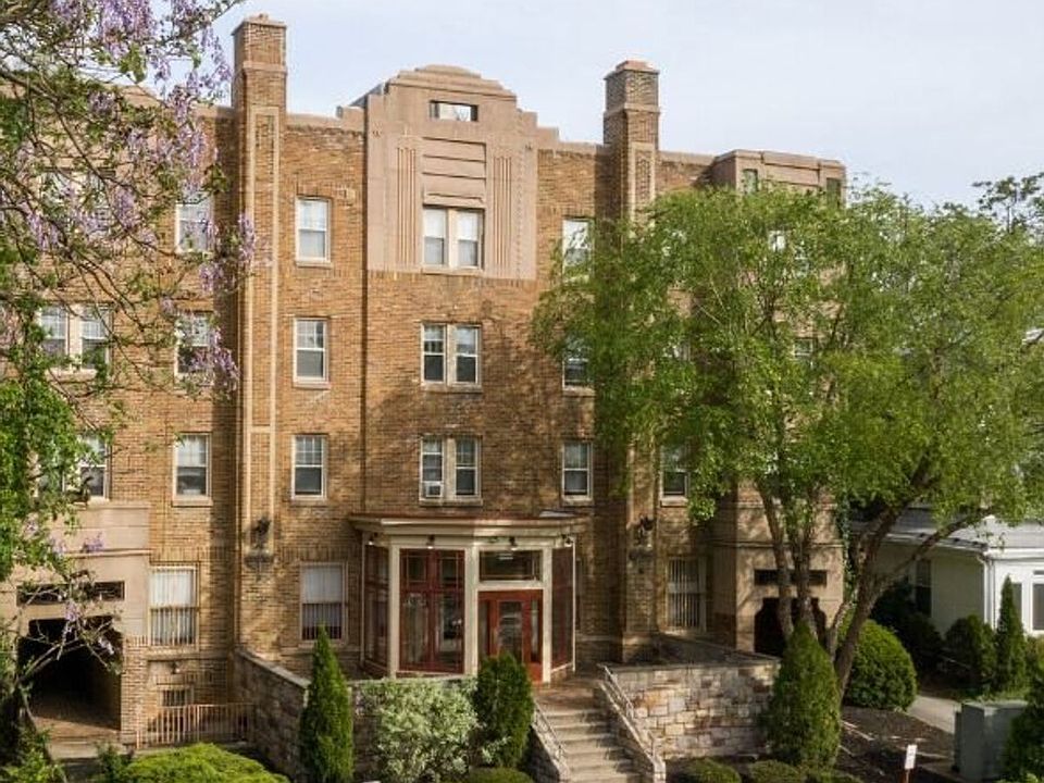1st image of 2809 W Queen Ln APT 309