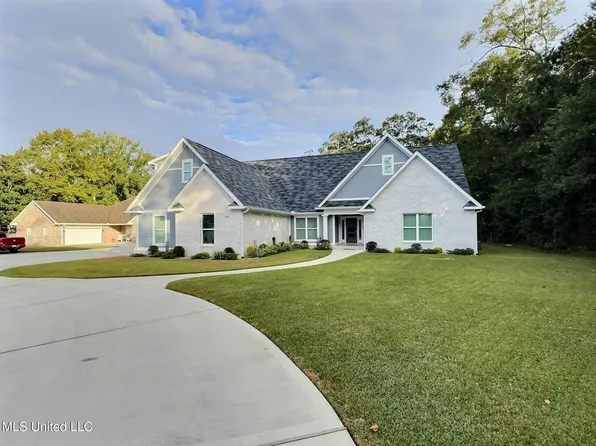 3529 Government St, Ocean Springs, MS 39564