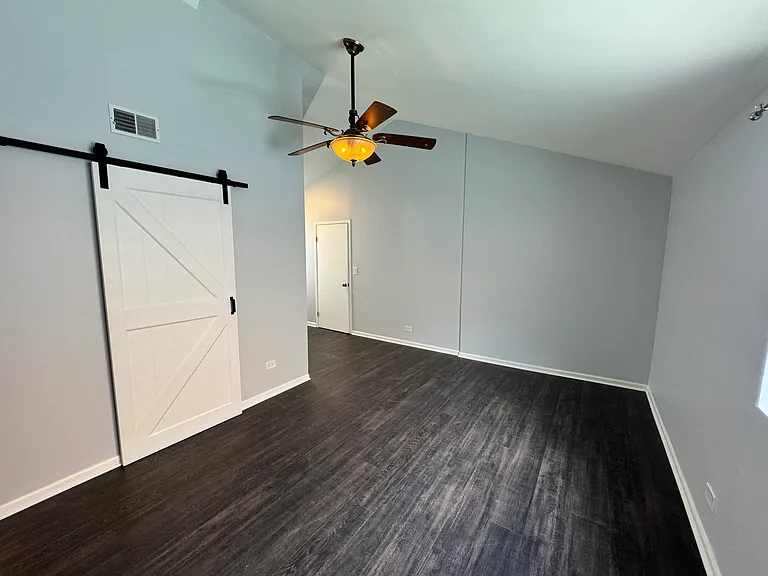2430 N Southport Ave #2F — Photo 22