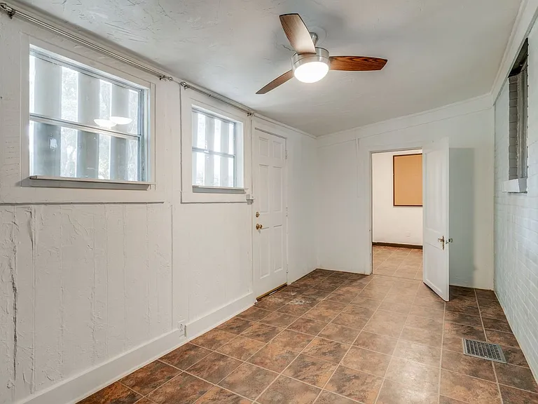 1811 Stewart Pl — Photo 6