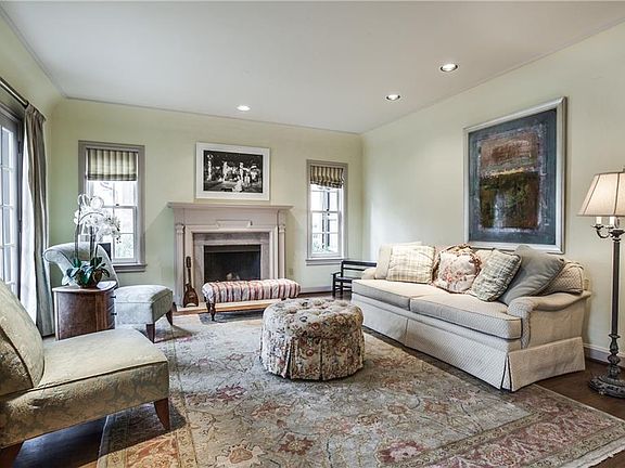 4th image of 4536 S Versailles Ave
