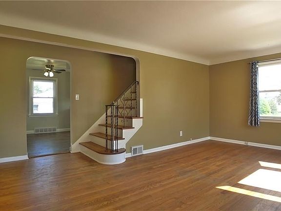 4th image of 309 E 280th St