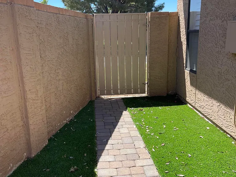 9040 E Winchcomb Dr — Photo 25