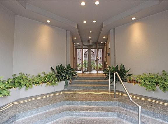 2nd image of 760 Magazine St APT 205