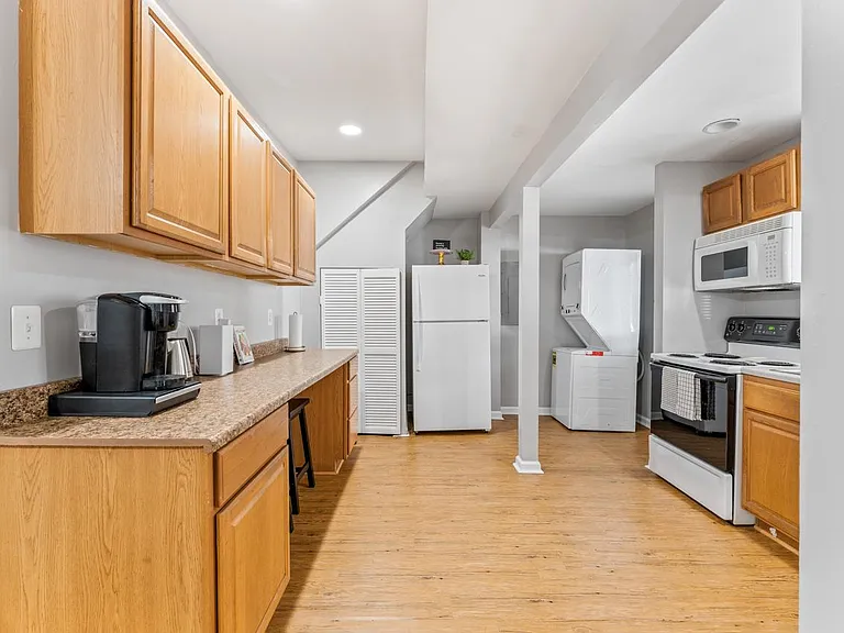 915 Lafayette Blvd #A — Photo 30