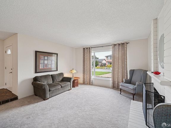 4th image of 405 Beach Ave