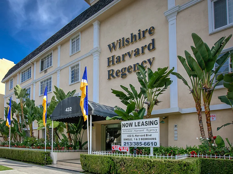 Wilshire Harvard Regency — Photo 3