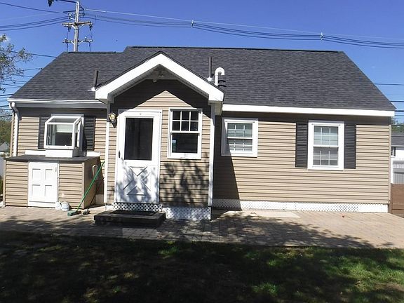 3rd image of 122 Lynnfield St