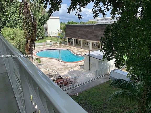 4th image of 500 NE 2nd St APT 418