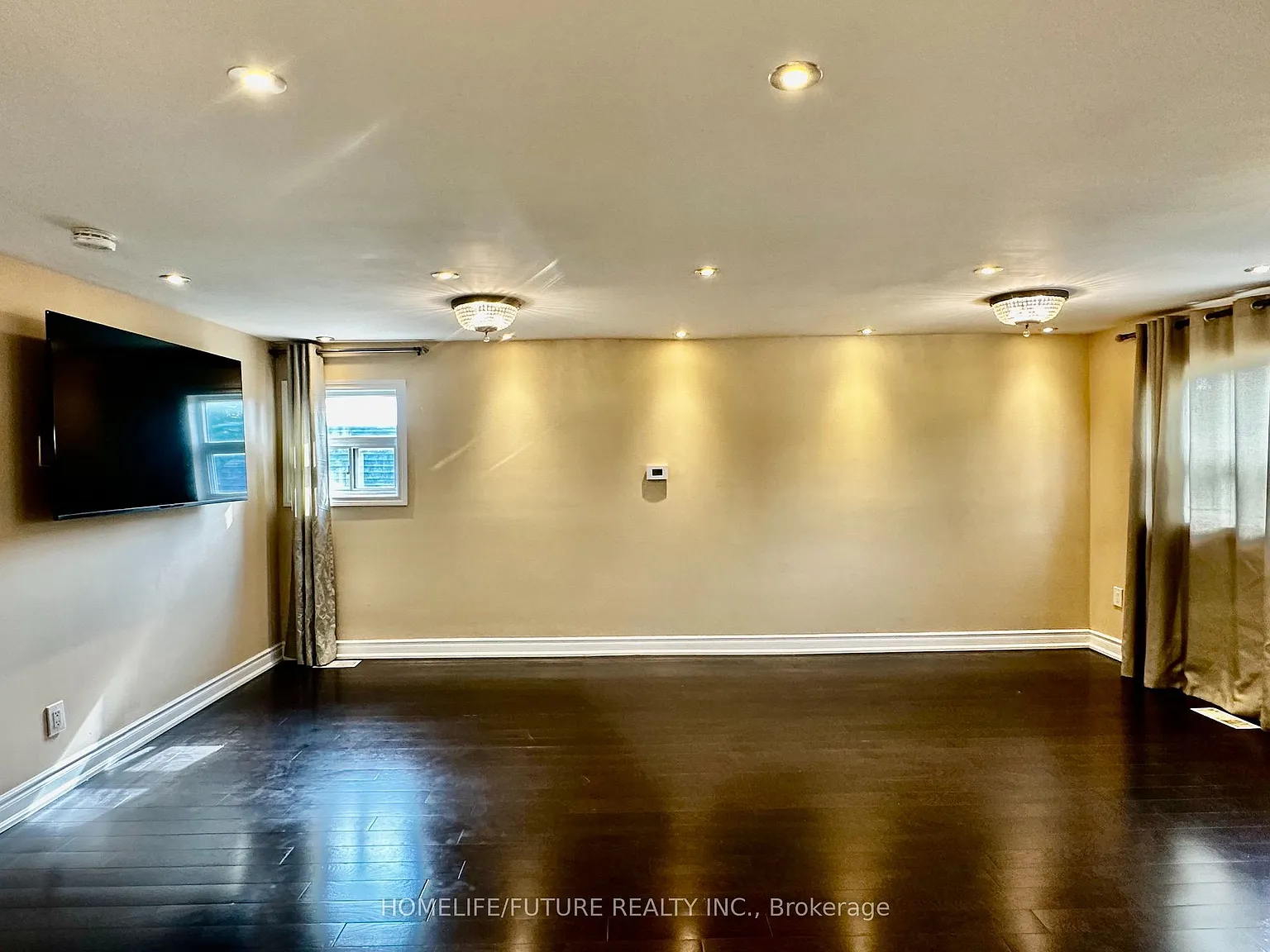 3 bed, $2,400 — Photo 4