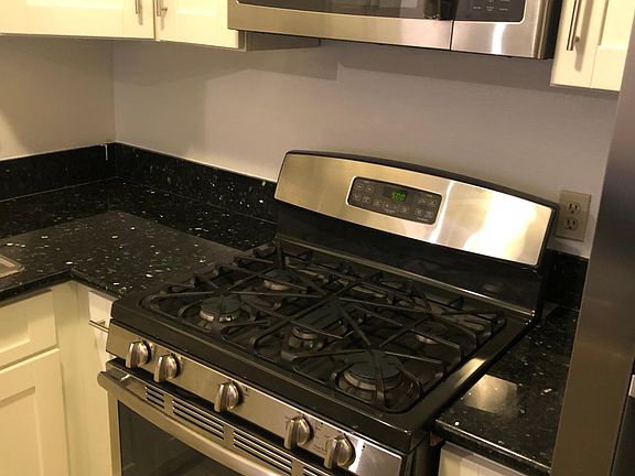 4th image of 1951 Pelham Ave APT 303