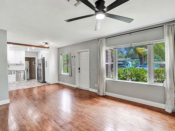 4th image of 618 NE 35th Street