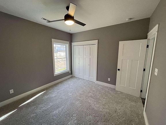 5th image of 527 E Lucy Ln