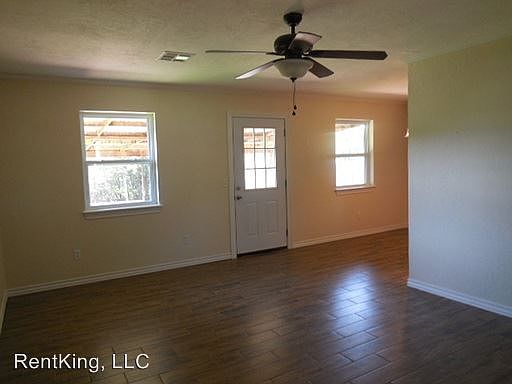 2nd image of 402 Crestdale