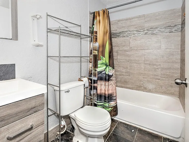 606 N I St — Photo 11