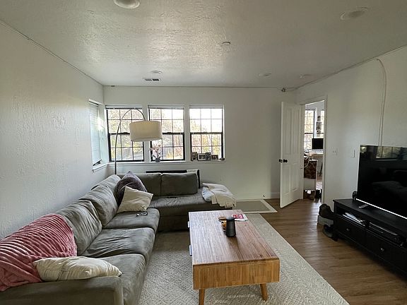 4th image of 859 Diablo Ave #D