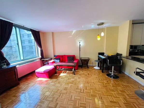 21 S End Ave APT 333, New York, NY 10280