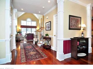 11 Creekside Ln, West Hartford, CT 06107