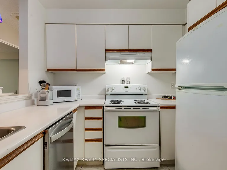 2177 Burnhamthorpe Rd W #1112 — Photo 10