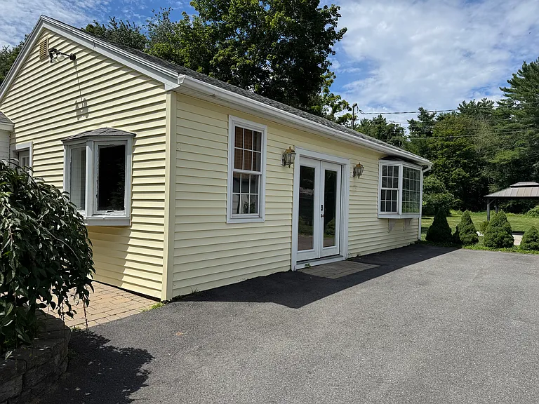 96 Lafayette Rd — Photo 2