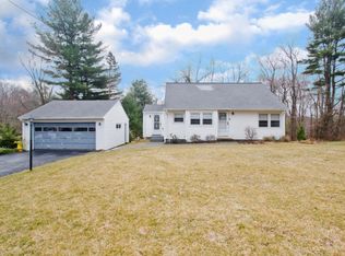 8 Decorie Dr, Wilbraham, MA 01095