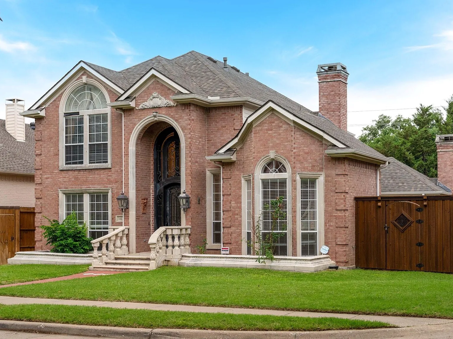 3 bed, 2.5 bath, 2732 sqft, $3,300 — Photo 1