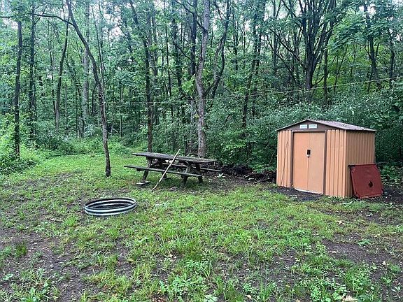 4th image of 667 Pierce Rd