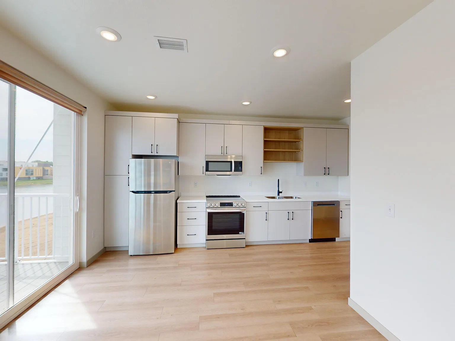 1 bed, 652 sqft, $1,165 — Photo 3