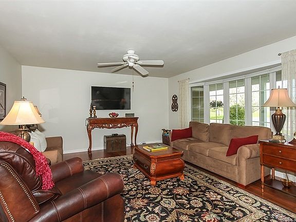 4th image of 115 Cloverdale Ln
